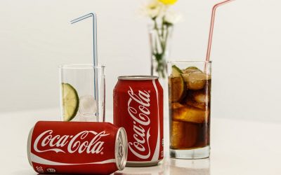 Refrescos  y aparatos de ortodoncia. ¿Puedo tomar Coca Cola con brackets? ¿Y con Invisalign?